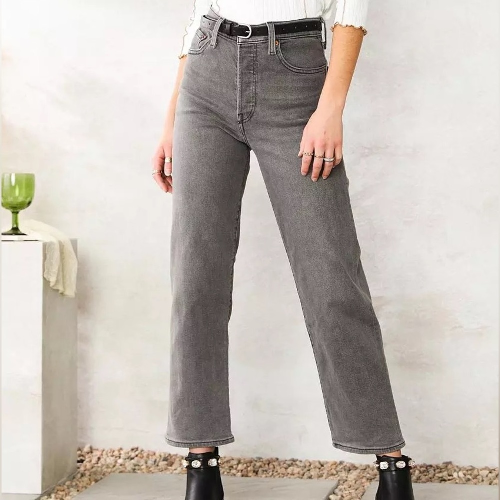 Levi’s Ribcage Straight Ankle Jeans